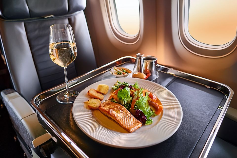 review-of-food-and-drinks-in-alaska-airlines-premium-class